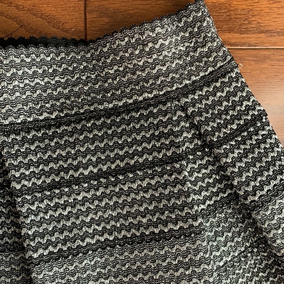 Design Lab Lord & Taylor Fit & Flare Mini Skirt Metallic Pleated Size Large - Picture 4 of 9